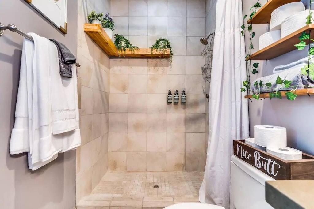 2Br Home W Parking Downtown Charm In Full Bloom! Тусон Екстериор снимка