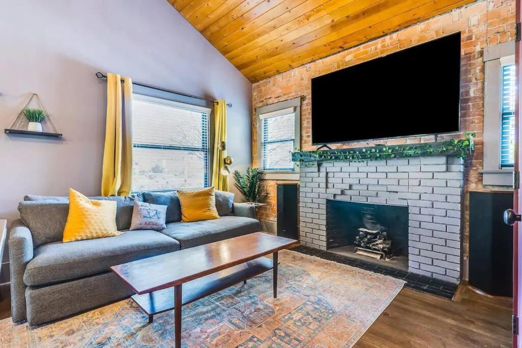 2Br Home W Parking Downtown Charm In Full Bloom! Тусон Екстериор снимка