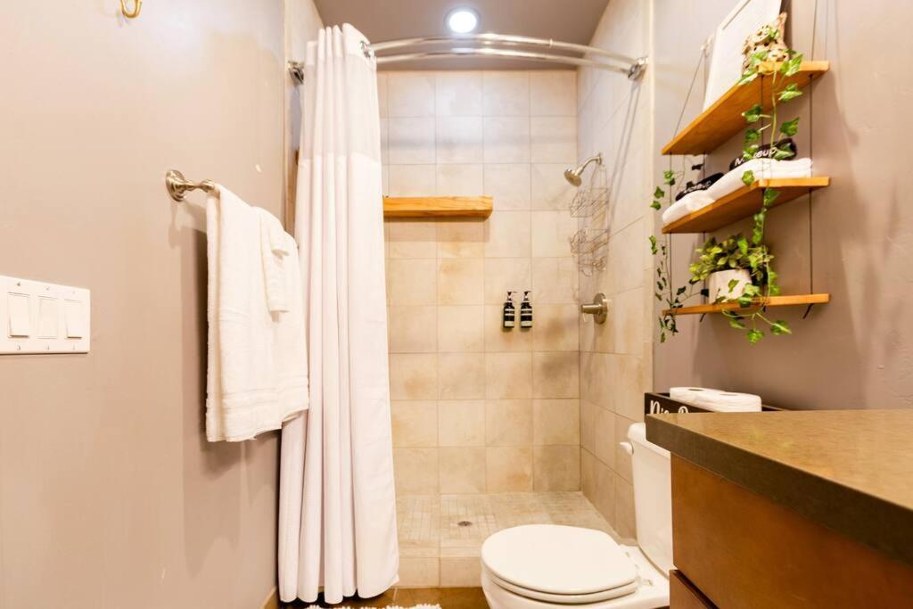 2Br Home W Parking Downtown Charm In Full Bloom! Тусон Екстериор снимка