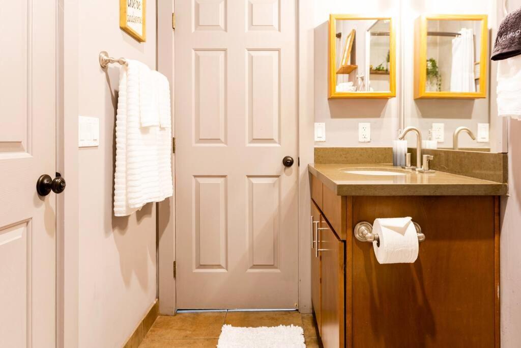 2Br Home W Parking Downtown Charm In Full Bloom! Тусон Екстериор снимка